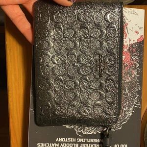 New with tags Coach shiny gunmetal wristlet. Super cute!